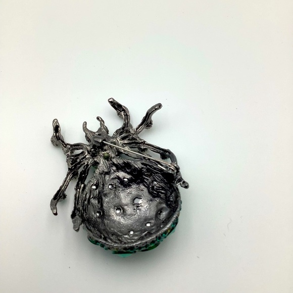 🎄🎄Creepy Green Gem Spider Brooch - Picture 3 of 3